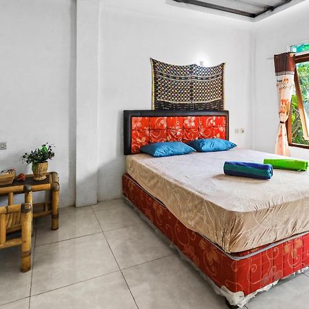 Palulu Garden Homestay Labuan Bajo Exterior photo